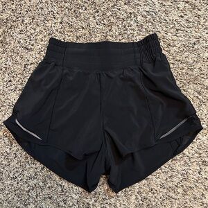 Lululemon Hotty Hot 4” shorts